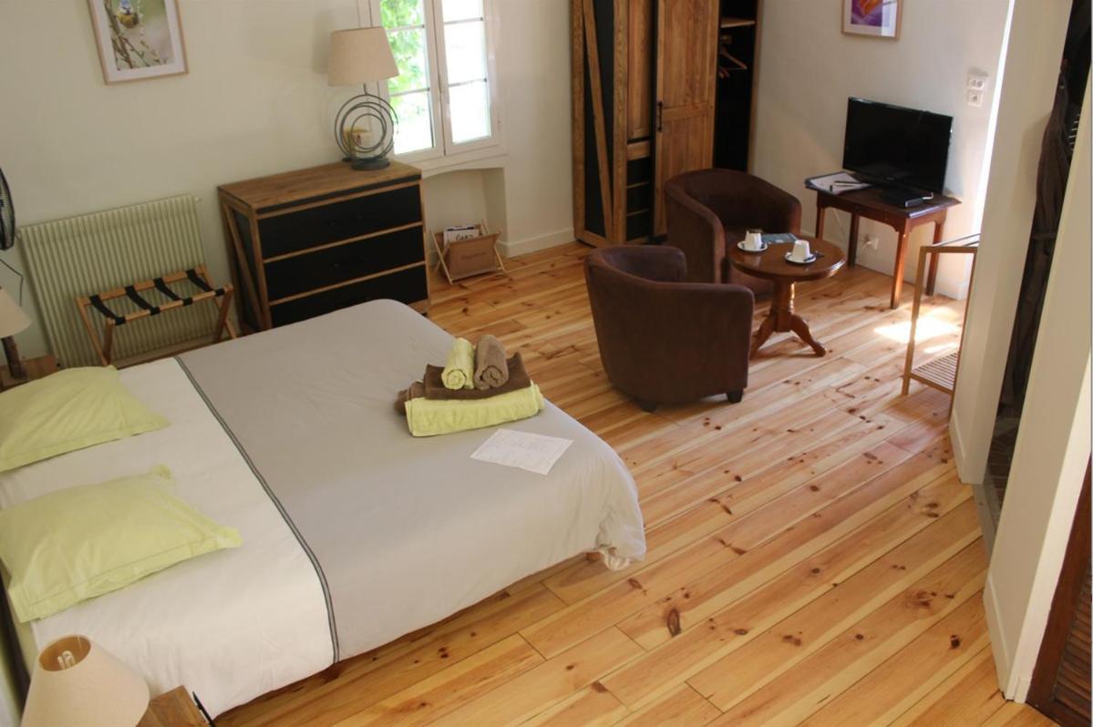Bed and Breakfast Domaine De La Carriere Sumène Exterior foto