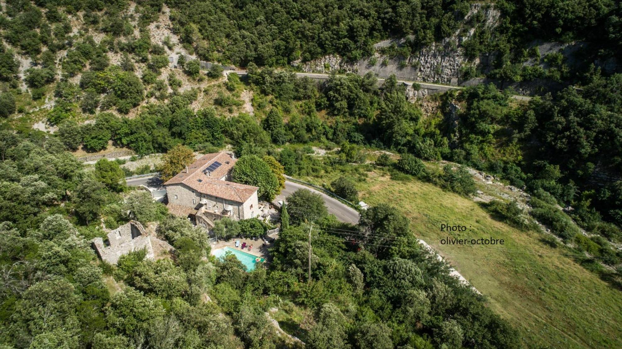Bed and Breakfast Domaine De La Carriere Sumène Exterior foto