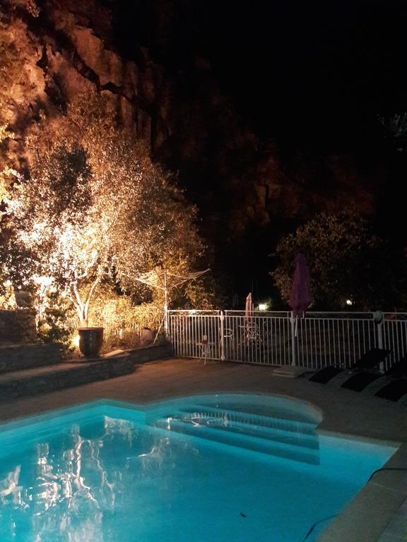 Bed and Breakfast Domaine De La Carriere Sumène Exterior foto
